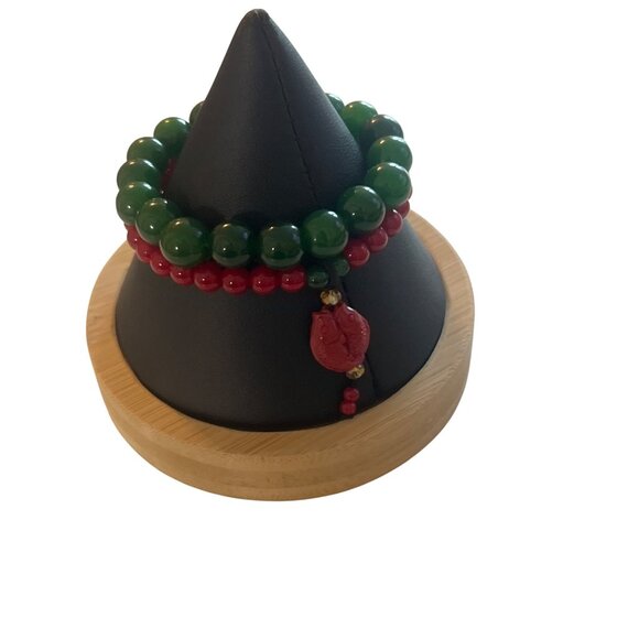 Set of 2 Green Red Jade Beaded Stretch Bracelets Double Koi Fish Pendant 6" - Picture 1 of 5